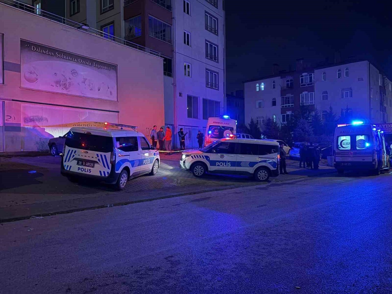 KAYSERİ’NİN MELİKGAZİ İLÇESİNDE 11’İNCİ KATTAKİ EVİNİN BALKONUNDA DÜŞEN KIZ ÇOCUĞU HAYATINI...