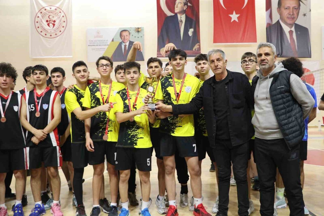 KAYSERİ OKUL SPORLARI VOLEYBOL GENÇ ERKEKLER A İL BİRİNCİLİĞİ MÜSABAKALARI, OYNANAN FİNAL MAÇLARI...