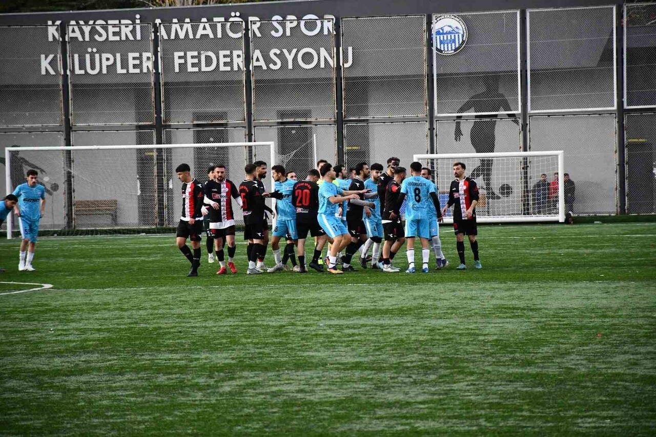 KAYSERİ ŞEKER MUSTAFA KILIÇ SÜPER AMATÖR KÜME’DE LİGİN 11. HAFTASINDA DERBİ HEYECANI YAŞANDI....