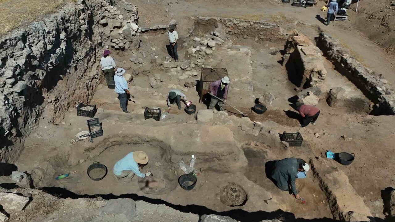 KAYSERİ TARİHİNİ 6 BİN YIL ÖNCEYE DAYANDIRAN ARKEOLOJİK BULGU VE BELGELERİN GÜN IŞIĞINA...