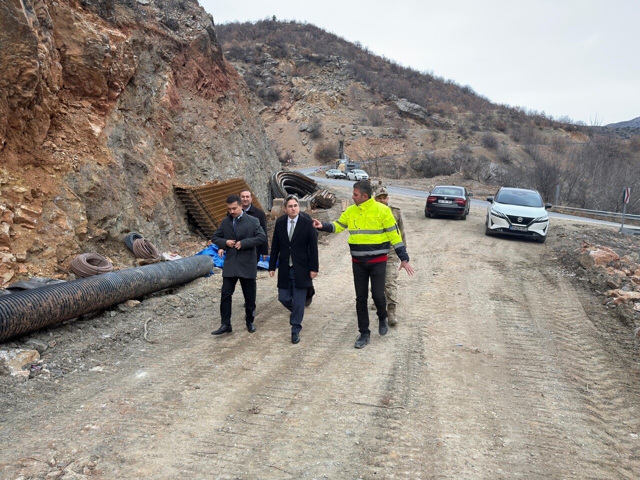 KEMALİYE KAYMAKAMI EMİRHAN ARIKAN SAHADA İNCELEMELERDE BULUNARAK YETKİLİLERDEN BİLGİ ALDI. ANCAK...