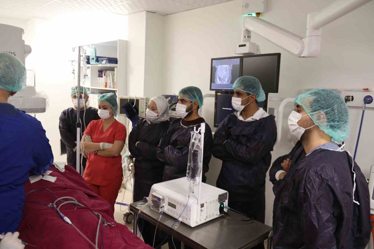 KENTTE KONAKLADIKLARI OTELDEN ESKİŞEHİR OSMANGAZİ ÜNİVERSİTESİ TIP FAKÜLTESİ HASTANESİ'NE GELEN 4...