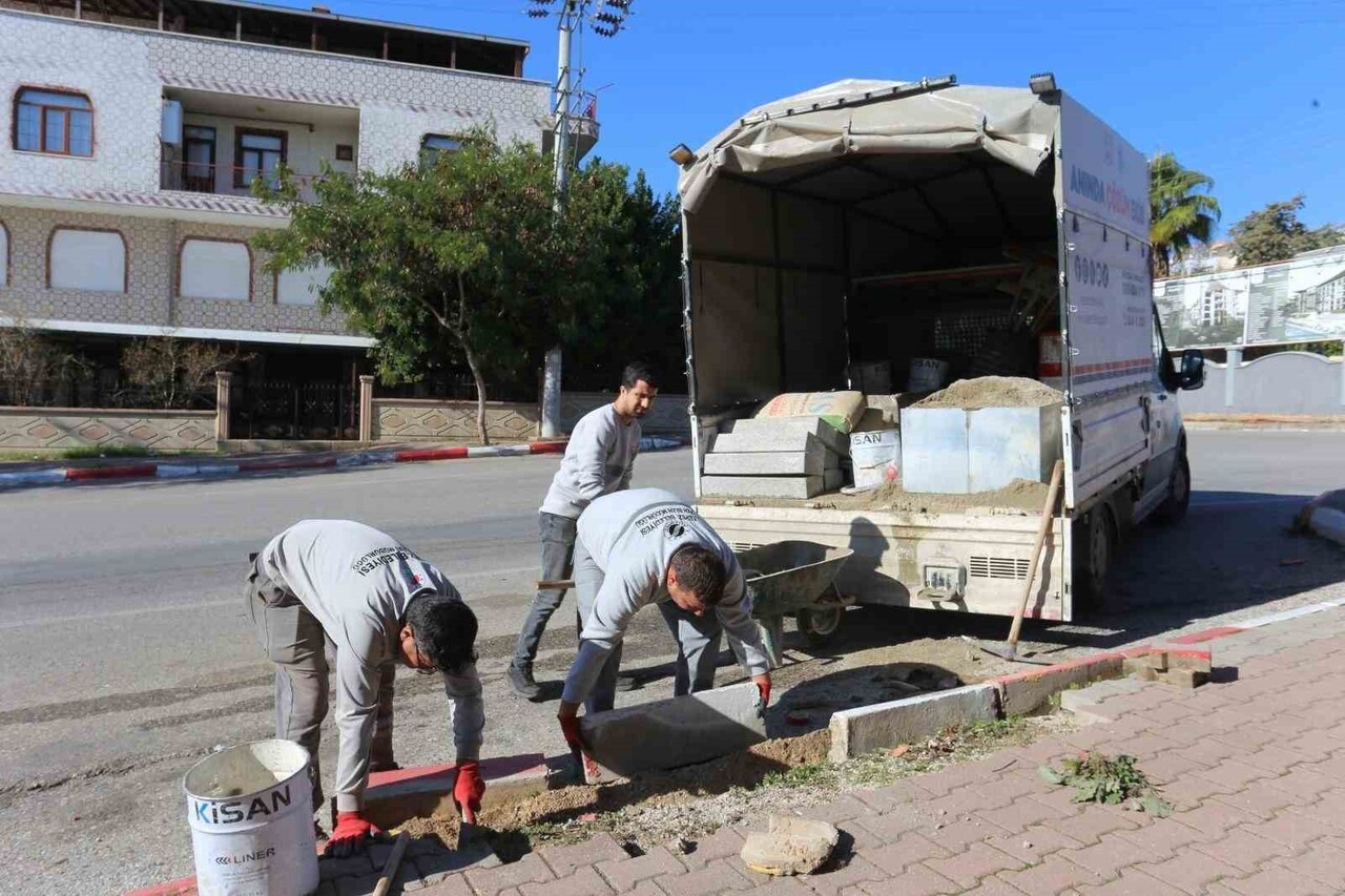 KEPEZ BELEDİYESİ'NİN ‘ANINDA ÇÖZÜM EKİBİ, 629 BİN NÜFUSLU İLÇENİN 68 MAHALLESİNE HIZLI VE ETKİLİ...
