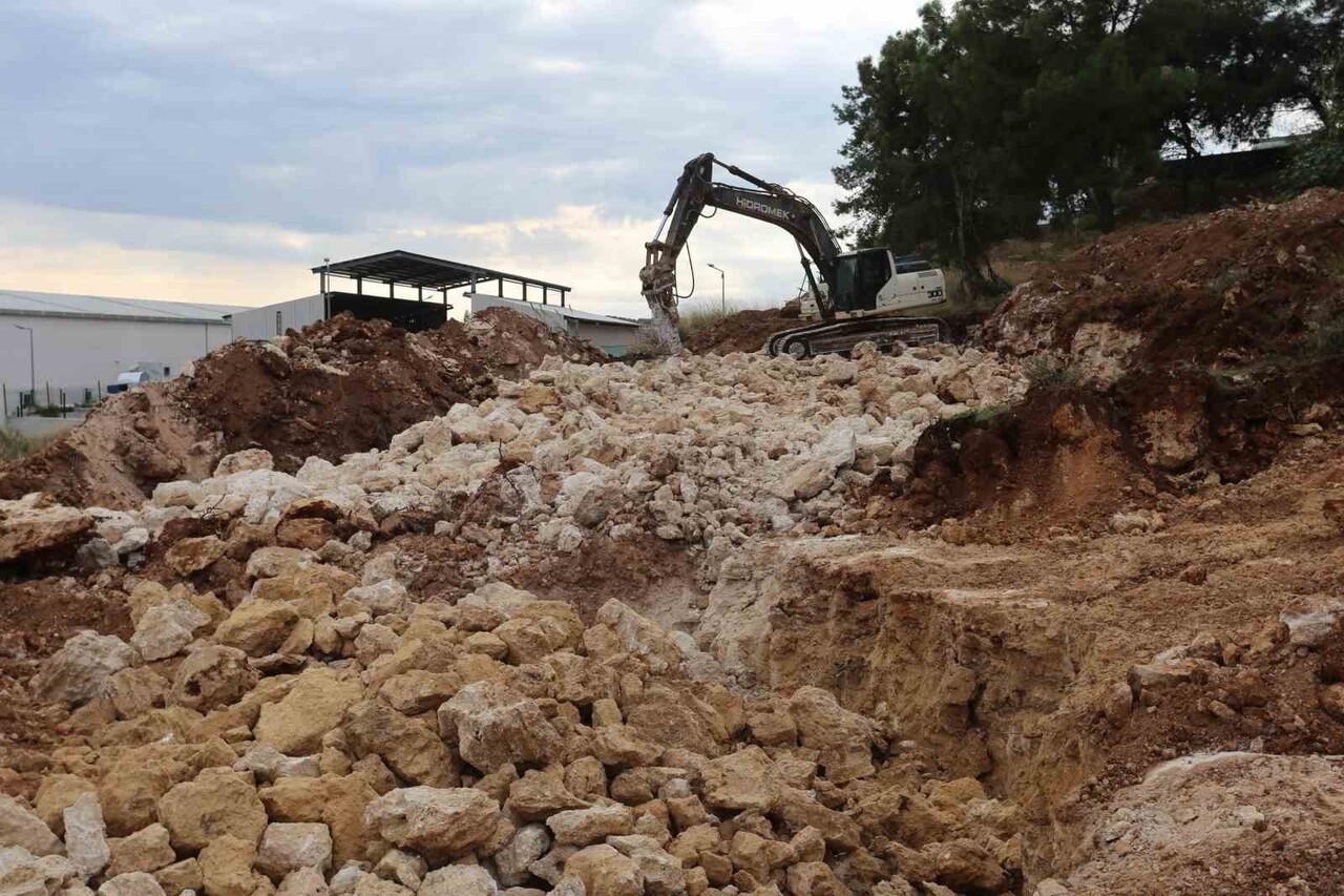 KEPEZ BELEDİYESİ, FEVZİ ÇAKMAK MAHALLESİ’NE 14 BİN 497 METREKARELİK ALAN ÜZERİNE SOKAK...