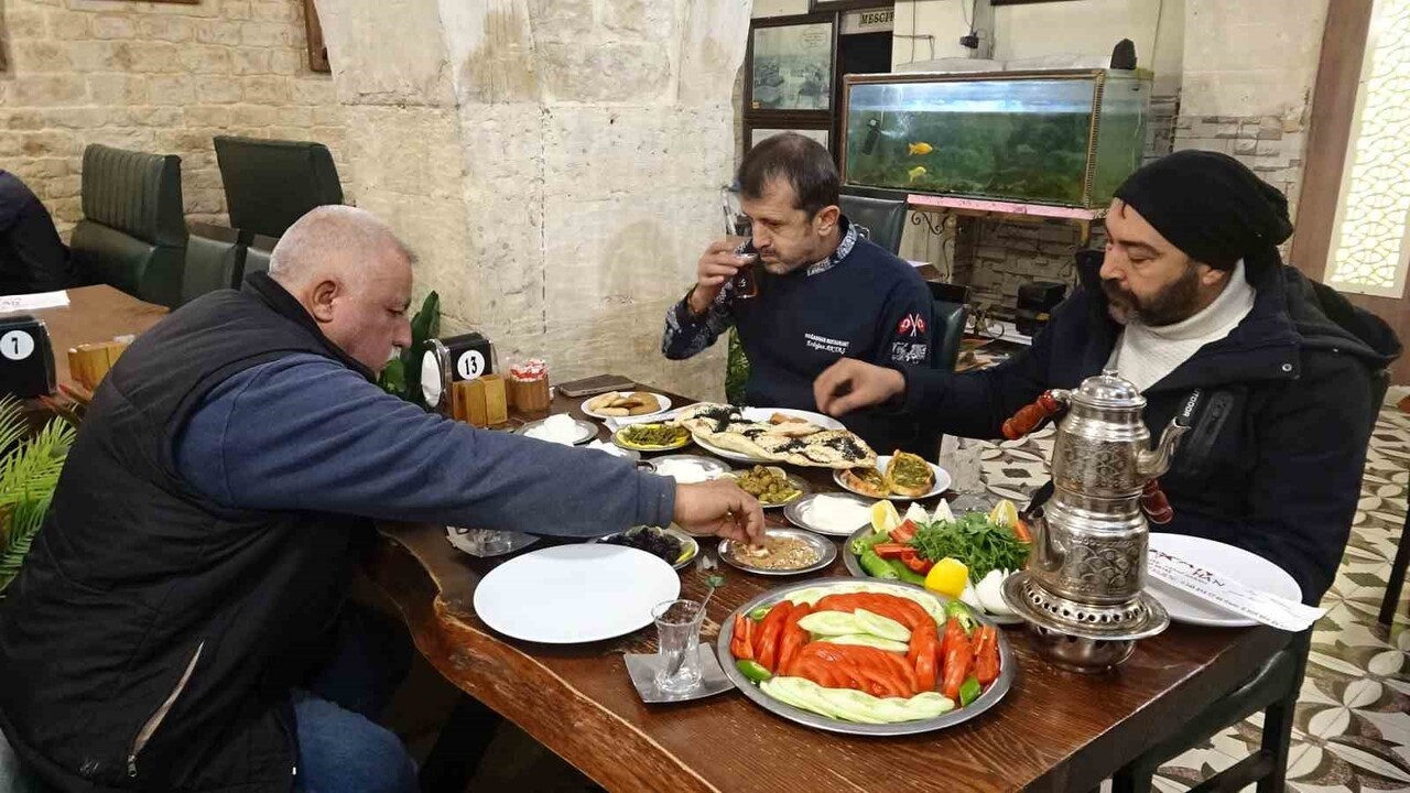 KİLİS’TE SABAH KAHVALTI ZAHTER VE ZEYTİNYAĞIYLA BAŞLIYOR