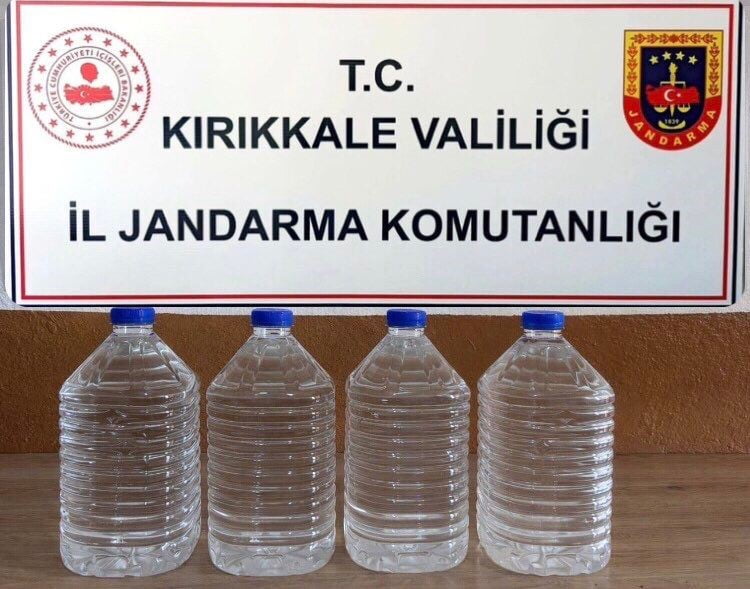 KIRIKKALE'DE JANDARMA EKİPLERİNCE YAPILAN OPERASYONDA, KARGO PAKETİNDE 20 LİTRE KAÇAK ETİL ALKOL...