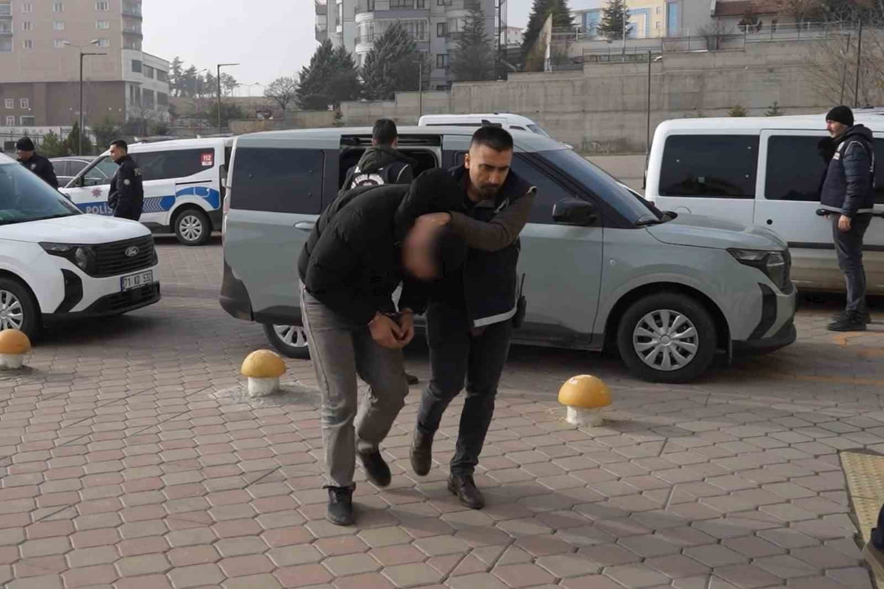 KIRIKKALE’DE "KIZ MESELESİ" NEDENİYLE ÇIKAN SİLAHLI KAVGADA 3 KİŞİNİN YARALANMASINA NEDEN OLAN 6...