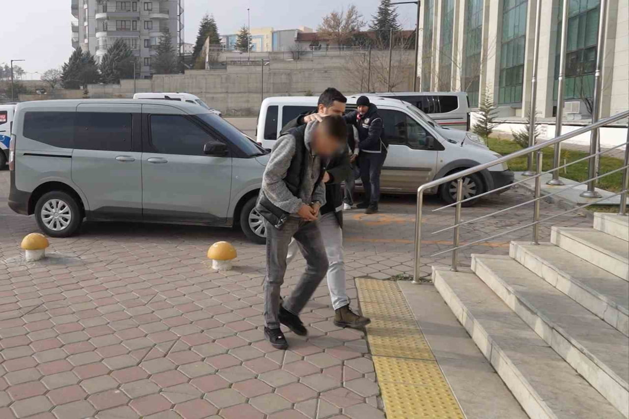 KIRIKKALE’DE "KIZ MESELESİ" NEDENİYLE ÇIKAN SİLAHLI KAVGADA 3 KİŞİNİN YARALANMASINA NEDEN OLAN 6...