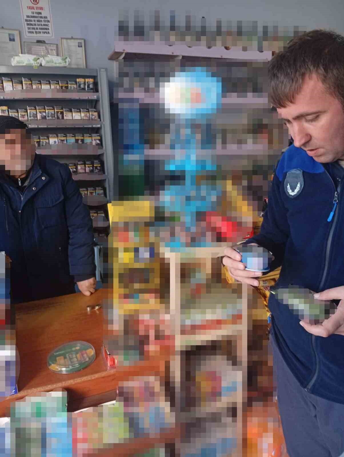 KIRKLARELİ'NİN PINARHİSAR İLÇESİNDE FAALİYET GÖSTEREN MARKETLERDE ZABITA MÜDÜRLÜĞÜ EKİPLERİ...