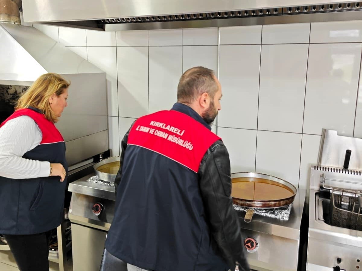 KIRKLARELİ'NİN VİZE İLÇESİNDE KURUYEMİŞ, PASTANE, AÇIK İÇKİ SUNUMU YAPAN İŞLETMELER İLE MÜŞTERİ...