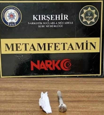 KIRŞEHİR’DE EMNİYET EKİPLERİNCE DÜZENLENEN UYUŞTURUCU OPERASYONLARINDA 4 ŞÜPHELİ GÖZALTINA...