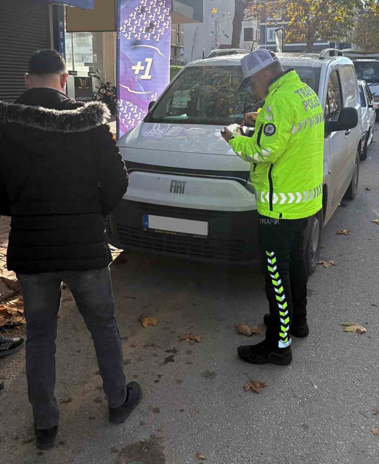 KIRŞEHİR’DE TERS YÖNDE SEYİR HÂLİNDE İLERLEYEREK TRAFİĞİ TEHLİKEYE DÜŞÜREN OTOMOBİL SÜRÜCÜSÜ...