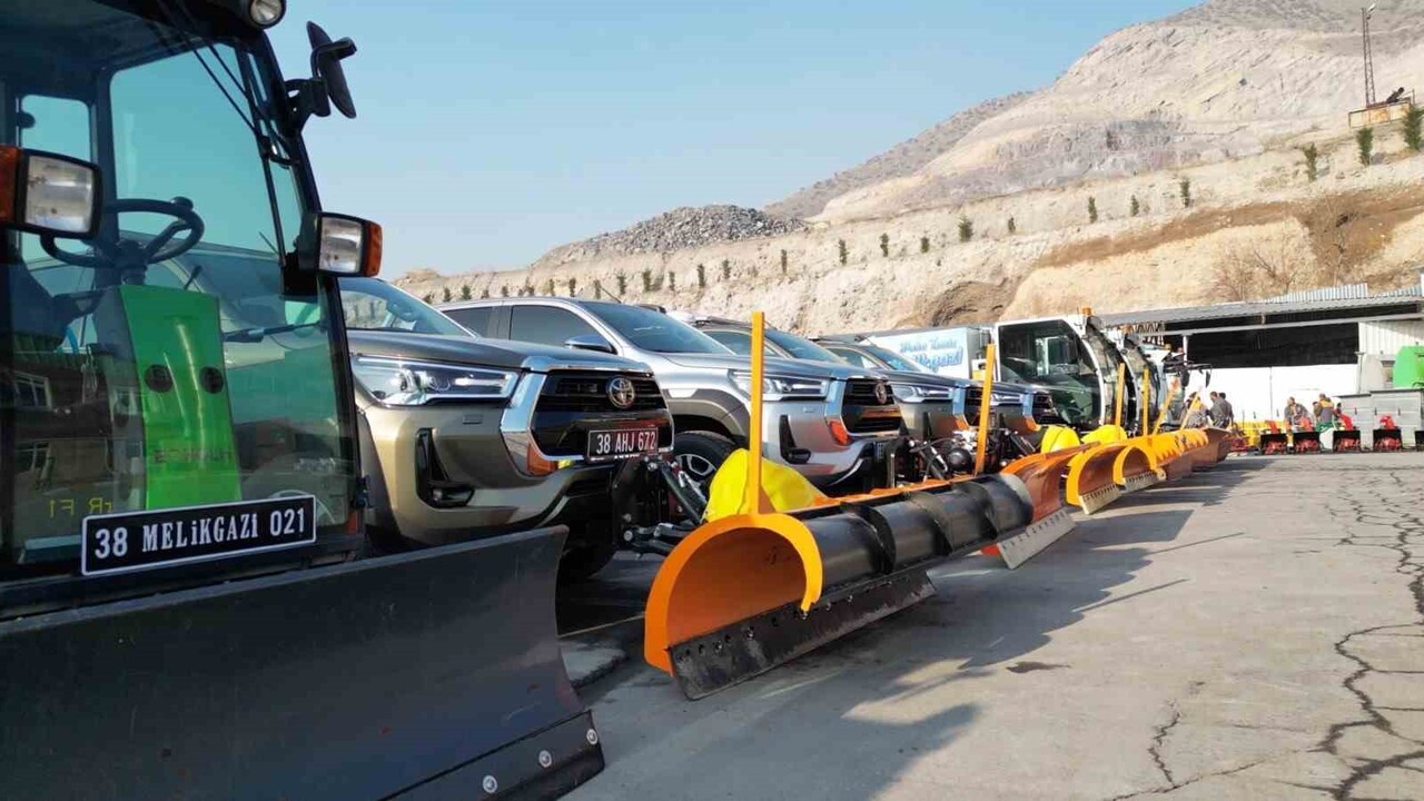 KIŞ AYLARINDA YAŞANABİLECEK YOĞUN KAR YAĞIŞI VE BUZLADAN ETKİLEMEMEK İÇİN HAZIRLIKLARINI...