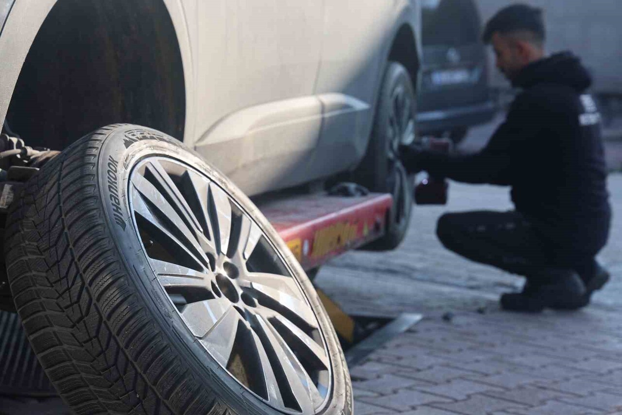 KIŞ LASTİĞİNDE KULLANIM ZORUNLULUĞU VE HAVA ŞARTLARININ MEVSİM NORMALLERİ DEĞERİNDE SEYRETMESİYLE...