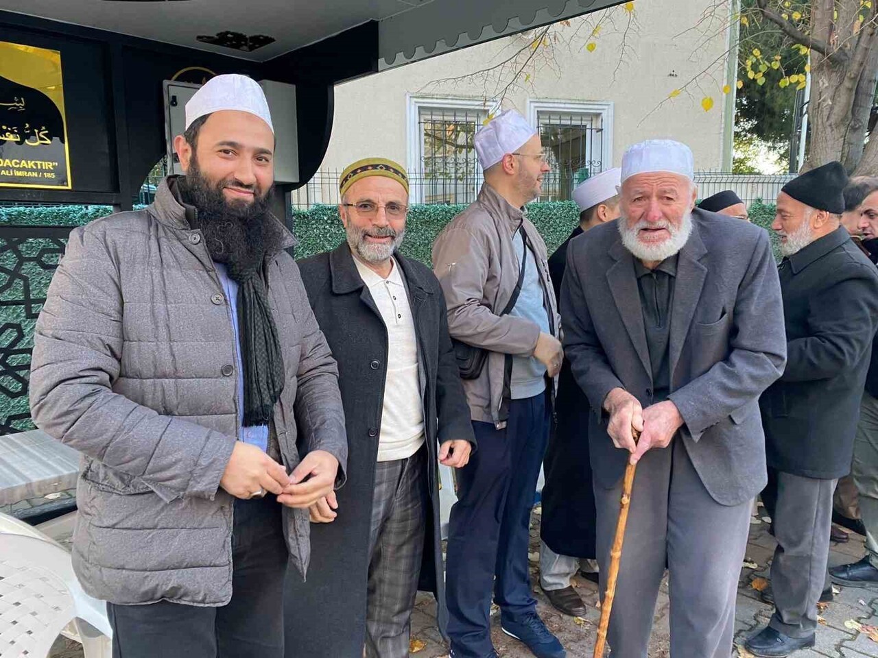 KOCAELİ'DE 40 UMRE YOLCUSU DÜZENLENEN TÖRENLE KUTSAL TOPRAKLARA UĞURLANDI.