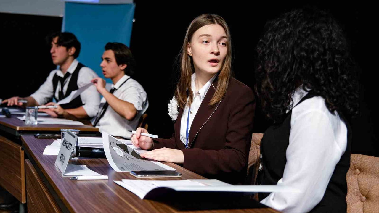 KOCAELİ'DE DÜZENLENEN LİSELER ARASI MÜNAZARA ÇAYLAK TURNUVASI'NDA DÜŞÜNEN VE SORGULAYAN CESUR...