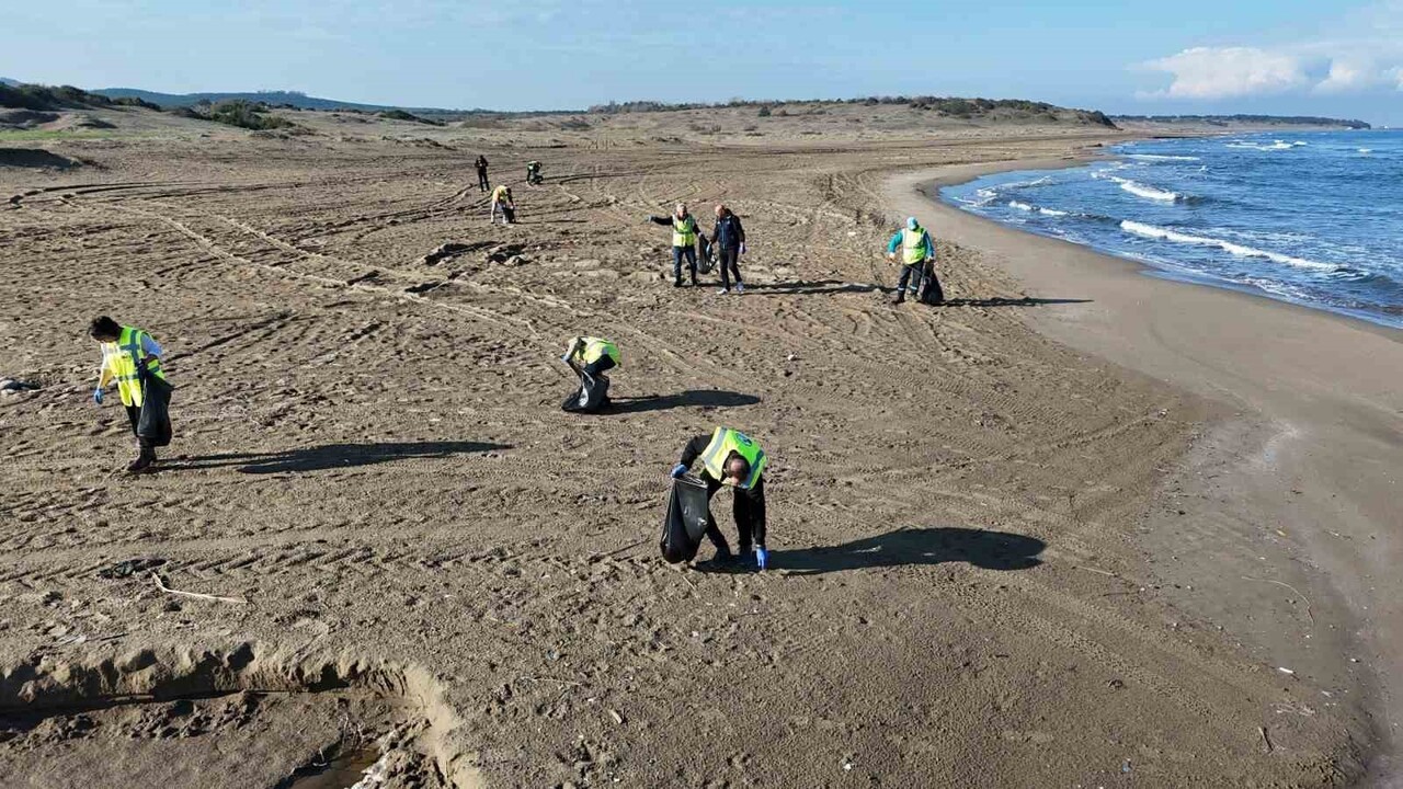 KOCAELİ'DE KIYI EKOSİSTEMLERİNİ KORUMA HEDEFİYLE SÜRDÜRÜLEN TEMİZLİK VE İZLEME ÇALIŞMALARI...