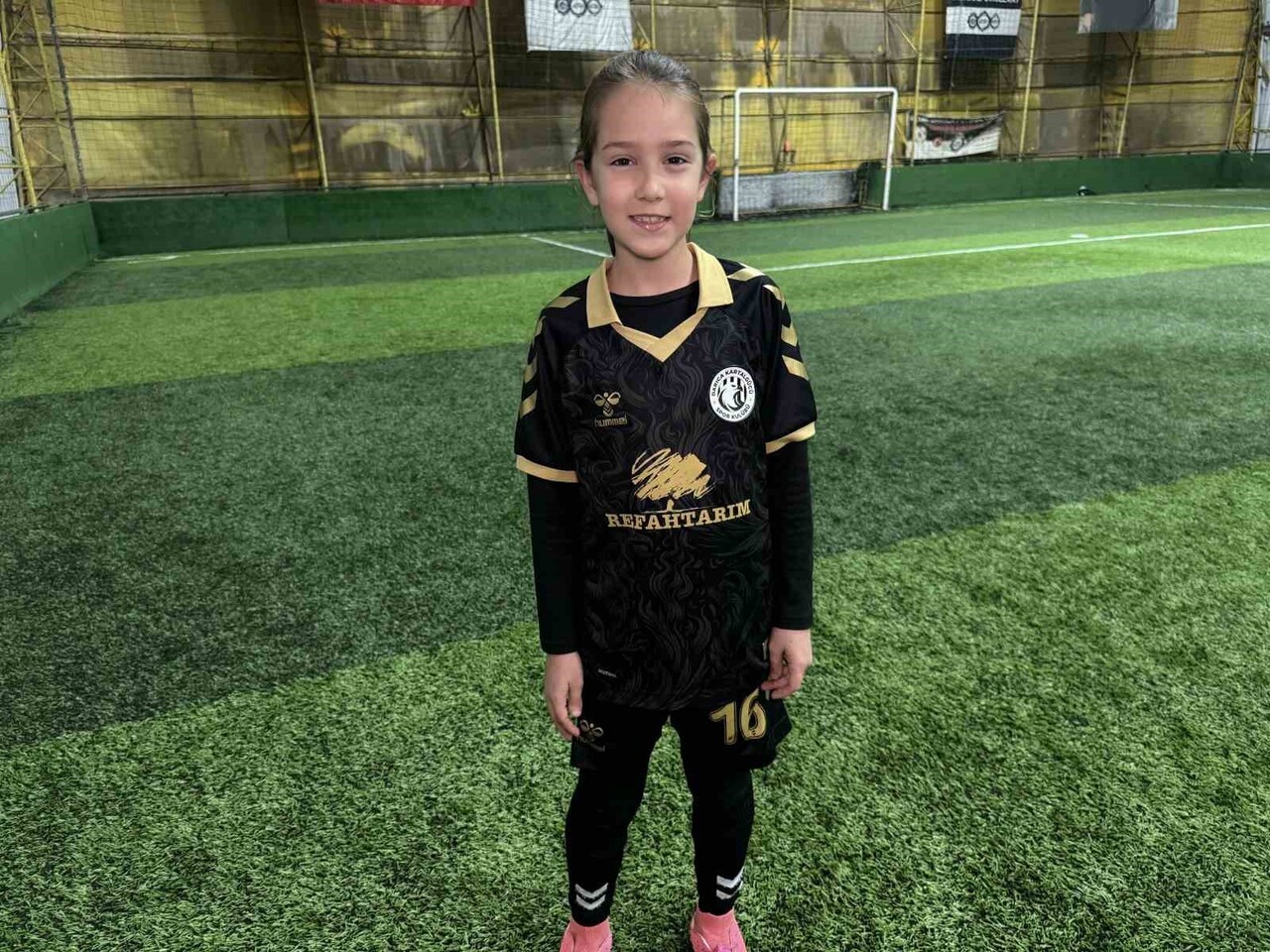 KOCAELİ'NİN DARICA İLÇESİNDE OYNADIĞI FUTBOL VE ATTIĞI ŞIK GOLLERLE DİKKATLERİ ÜZERİNE ÇEKEN 9...