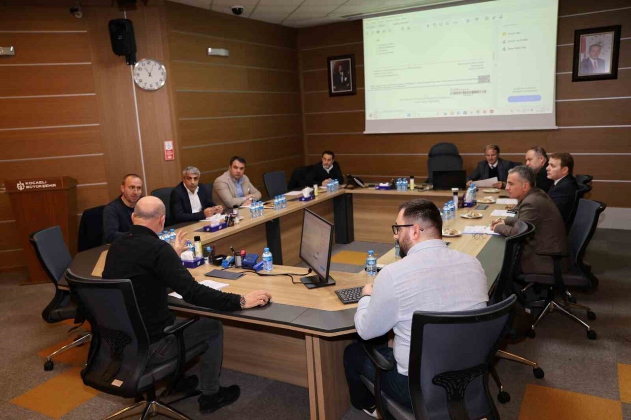 KOCAELİ BÜYÜKŞEHİR BELEDİYESİ ENCÜMENİN ARALIK AYI İLK TOPLANTISINDA, TRAFİK GÜVENLİĞİNİ TEHLİKEYE...