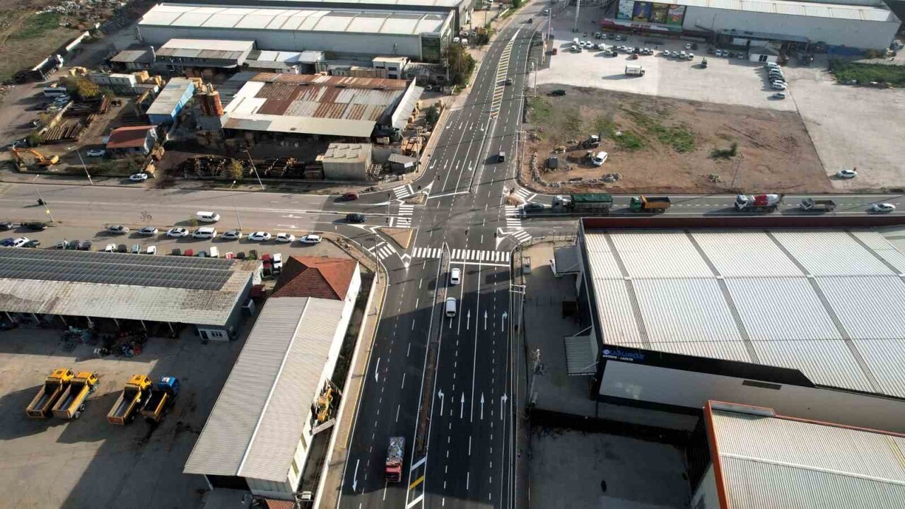 KOCAELİ BÜYÜKŞEHİR BELEDİYESİNCE BAŞİSKELE İLÇESİNDE TRAFİK AKIŞINI RAHATLATMAK AMACIYLA KAVŞAK...