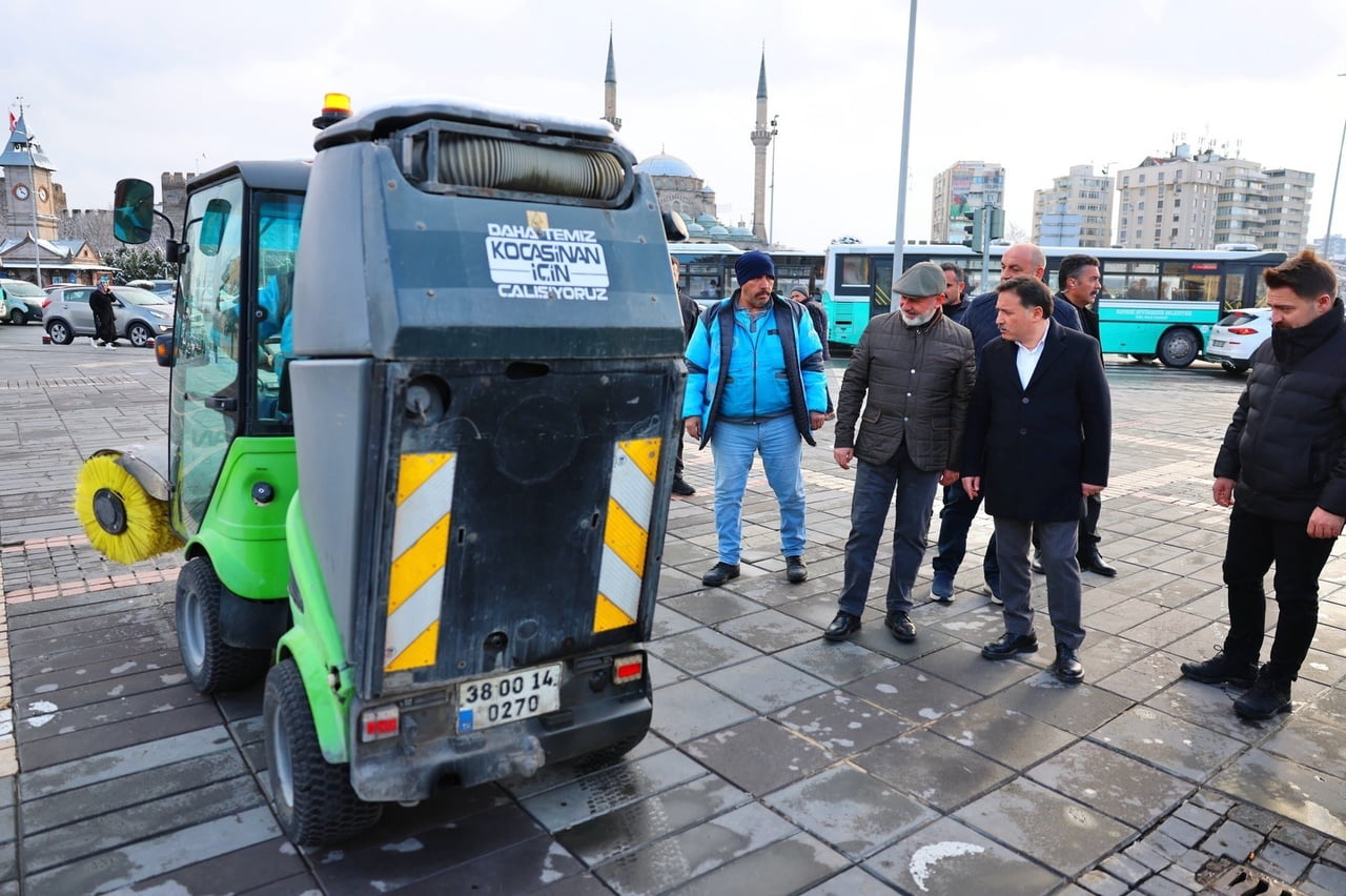 KOCASİNAN BELEDİYE BAŞKANI AHMET ÇOLAKBAYRAKDAR, KAYSERİ VALİSİ GÖKMEN ÇİÇEK İLE BİRLİKTE...