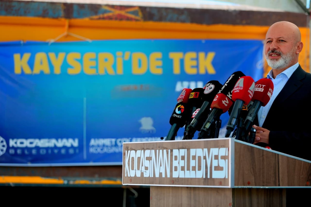 KOCASİNAN BELEDİYESİ, ‘KENDİ KENDİNE YETEN BİR BELEDİYE’ ANLAYIŞIYLA HAYATA GEÇİRDİĞİ ASFALT...