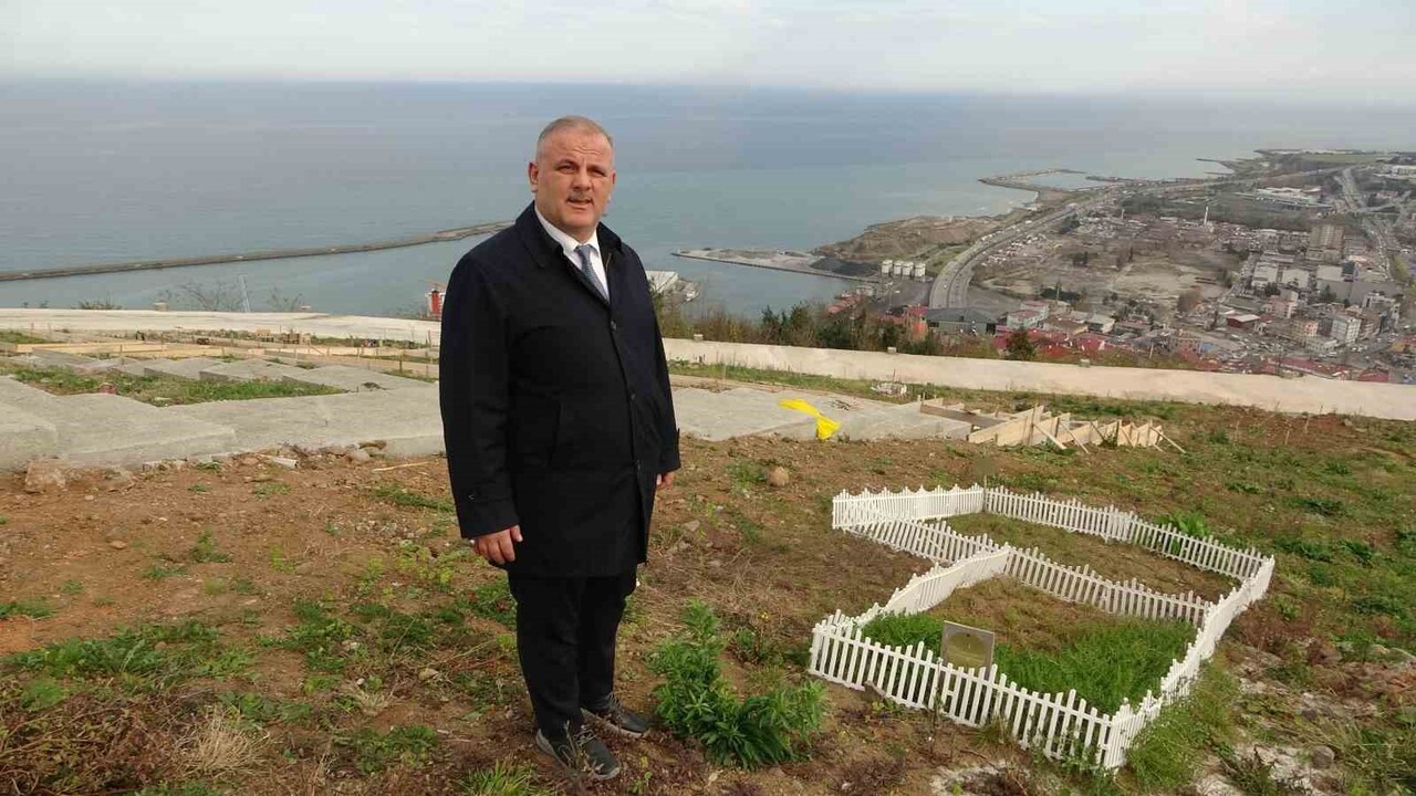 KÖKSAL SARAL, ÜÇ YILDIR HİZMET VEREN MEZARLIKTA ALTYAPI ÇALIŞMALARININ SÜRDÜĞÜNÜ...