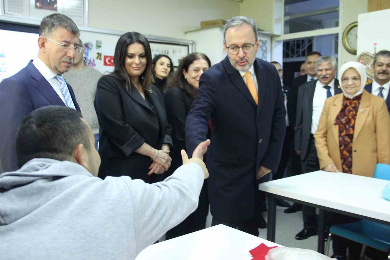 KOMİSYON ÜYELERİ, SABAH SAATLERİNDE ÖNCE EGE ÜNİVERSİTESİ ENGELLİ ÇOCUKLAR REHABİLİTASYON VE...