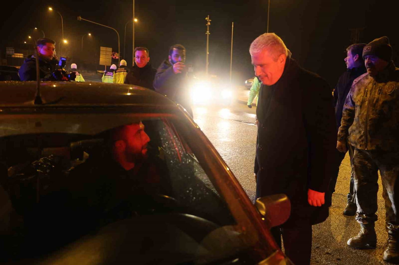 KONYA'DA 2025'İN SON DAKİKALARINDA KENTİN GİRİŞ VE ÇIKIŞINDA BULUNAN KONTROL NOKTALARINI ZİYARET...