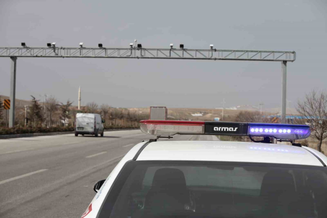 KONYA'DA KARA YOLU KULLANICILARININ CAN VE MAL GÜVENLİĞİNİ SAĞLAMAK VE TRAFİK AKIŞINI DİSİPLİNE...