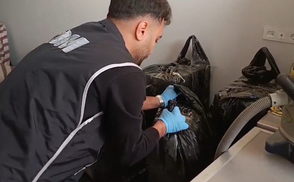 KONYA İL EMNİYET MÜDÜRLÜĞÜ KAÇAKÇILIK VE ORGANİZE SUÇLARLA MÜCADELE ŞUBE MÜDÜRLÜĞÜ EKİPLERİNCE...