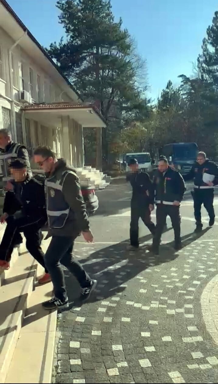 KONYA’NIN AKŞEHİR İLÇESİNDE GEÇTİĞİMİZ GÜNLERDE ÇEŞİTLİ MAHALLELERDEN MOTOSİKLET ÇALAN 3 ŞÜPHELİ...