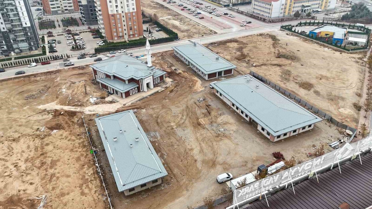 KONYA’NIN MERKEZ SELÇUKLU İLÇE BELEDİYE BAŞKANI AHMET PEKYATIRMACI, YAZIR MAHALLESİ’NDE YAPIMI...