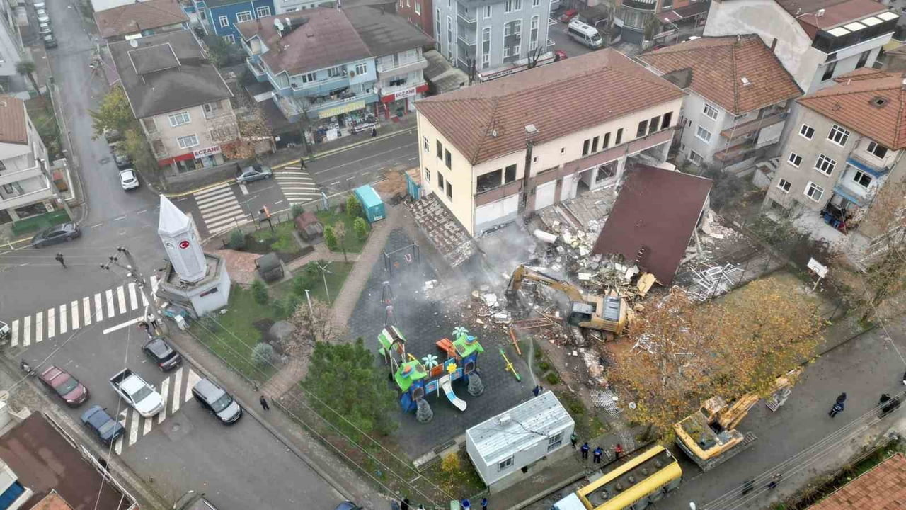 KÖRFEZ BELEDİYESİ, FATİH MAHALLESİ'NDE BULUNAN VE YAPILAN İNCELEMELER SONUCUNDA RİSKLİ YAPI OLDUĞU...