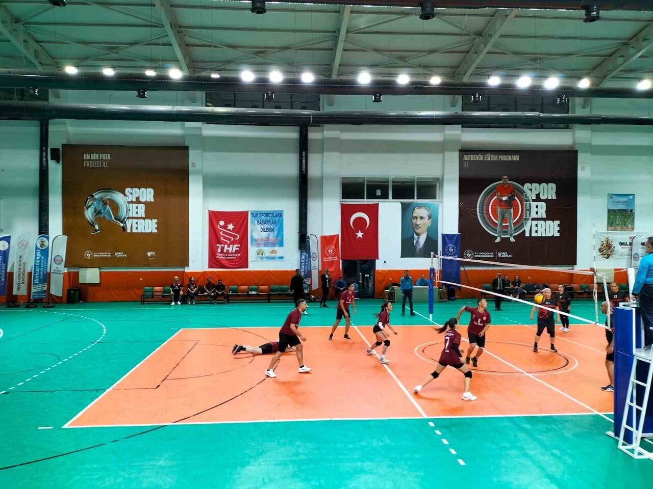 KÖYCEĞİZ’DE ÖDÜLLÜ VOLEYBOL TURNUVASI BAŞLADI