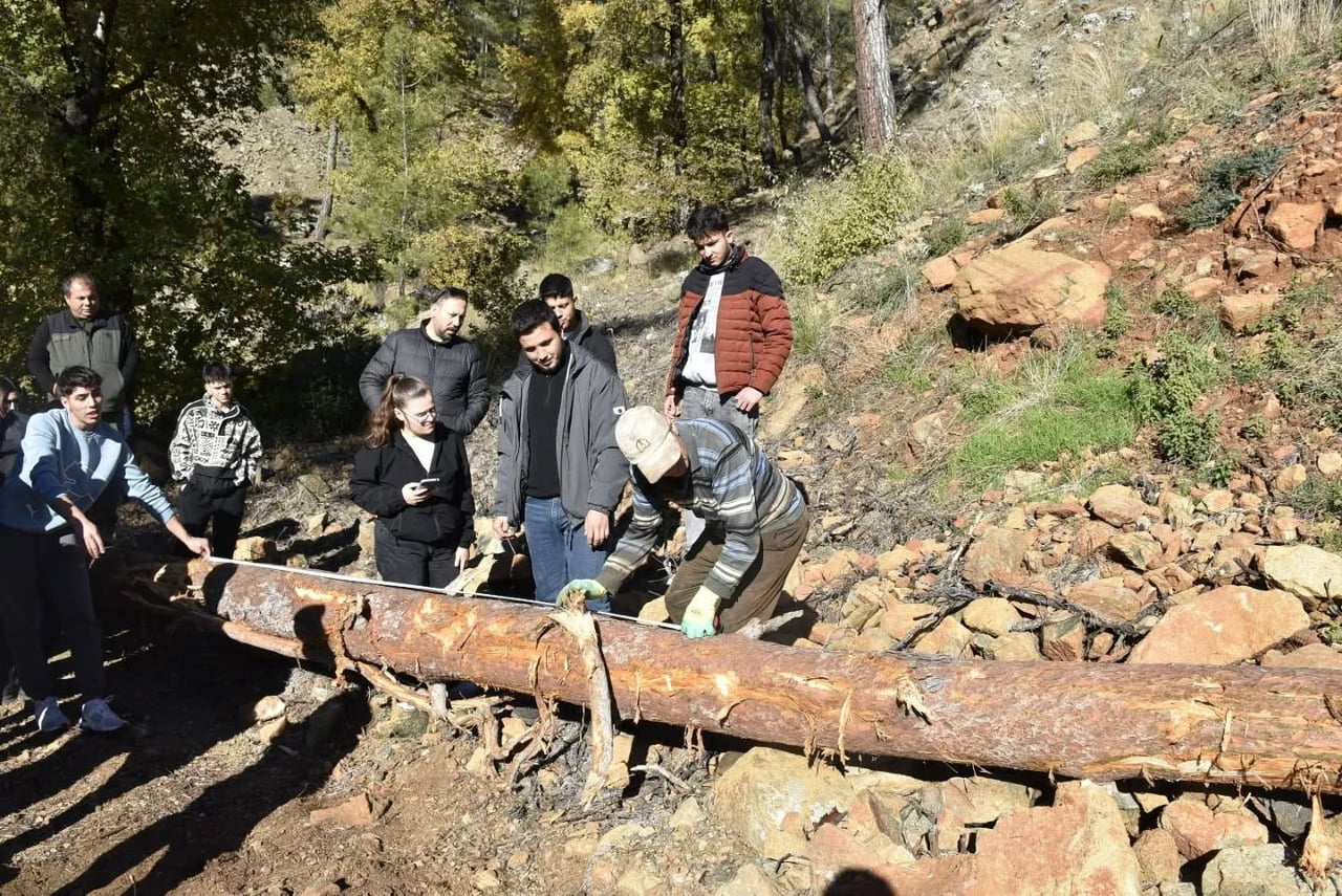 KÖYCEĞİZ’DE ORMANCILIK YÜKSEK OKULU ÖĞRENCİLERİ SAHA UYGULAMALARINA KATILDI