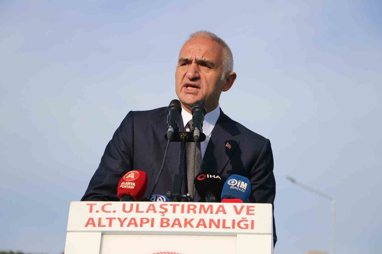 KÜLTÜR VE TURİZM BAKANI MEHMET NURİ ERSOY PROGRAMDA KONUŞMA YAPTI