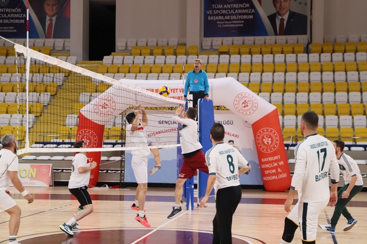 KURUMLAR ARASI VOLEYBOL TURNUVASI’NIN ŞAMPİYONU MİLLİ EĞİTİM MÜDÜRLÜĞÜ OLDU