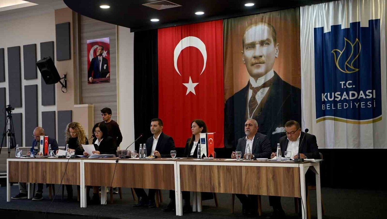 KUŞADASI BELEDİYE MECLİSİ YILIN SON TOPLANTISINI YAPTI