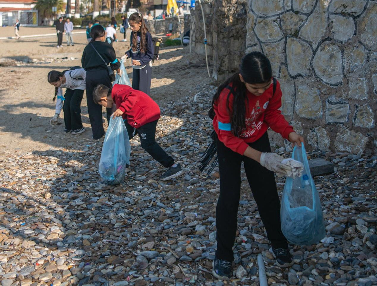 KUŞADASI’NDA SÖKELİ ÖĞRENCİLERDEN ÇEVRECİ ETKİNLİK