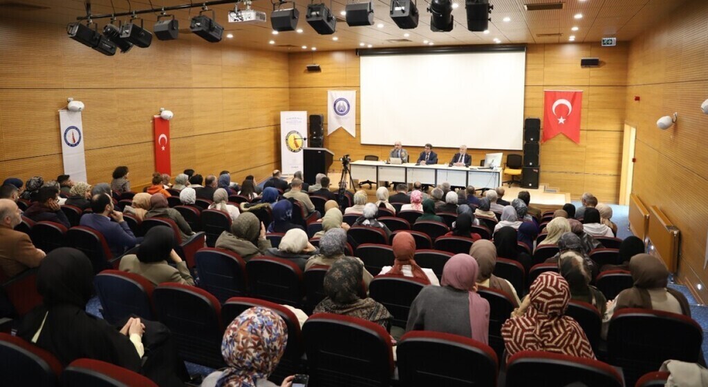 KÜTAHYA DUMLUPINAR ÜNİVERSİTESİ'NDE, MARMARA ÜNİVERSİTESİ ÖĞRETİM ÜYESİ PROF. DR. İSMAİL TAŞPINAR...