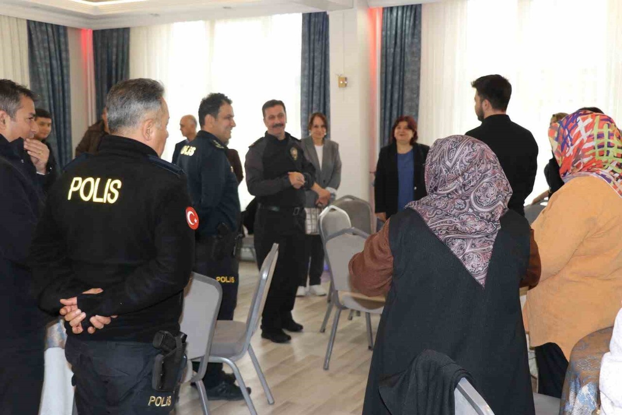 KÜTAHYA EMNİYETİ ŞEHİT AİLELERİ VE GAZİLERLE KAHVALTIDA BULUŞTU