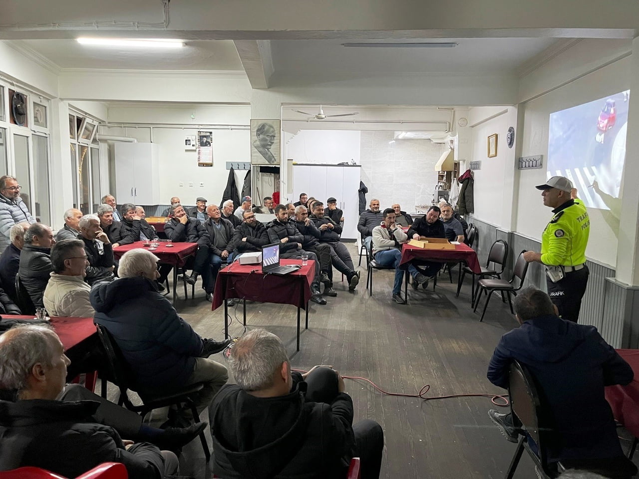 KÜTAHYA İL EMNİYETİ’NDEN SİMAV’DA TRAFİK EĞİTİMİ VE BİLGİLENDİRME FAALİYETLERİ