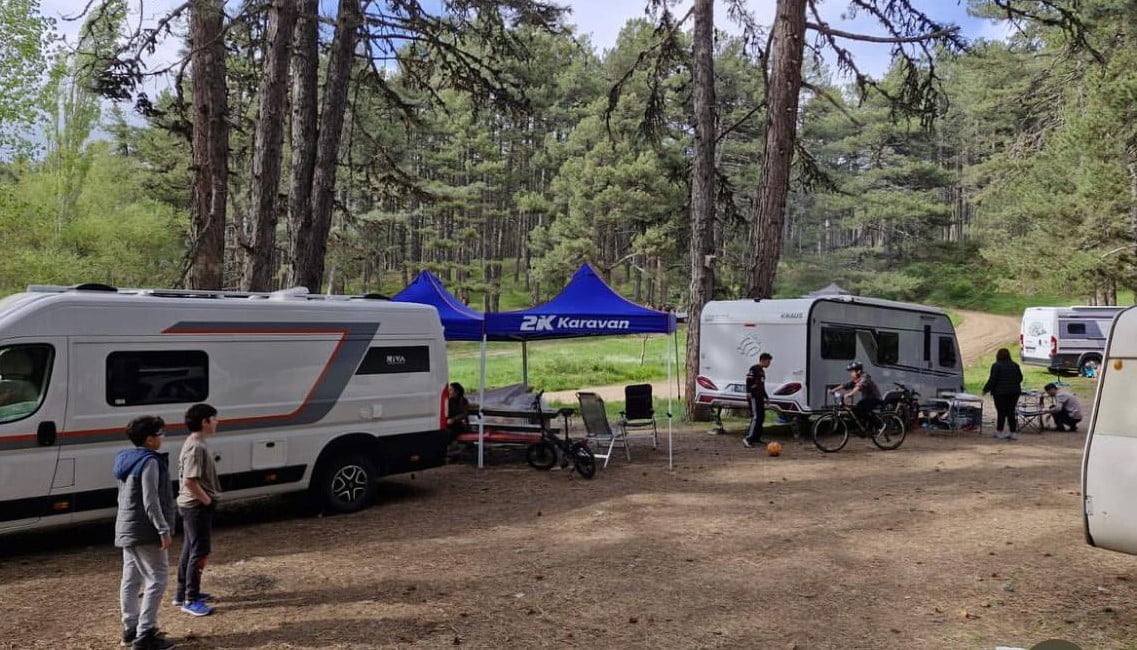 KÜTAHYA KAMP VE KARAVAN DERNEĞİ İLK BÜYÜK BULUŞMASINI MUSAÖZÜ GÖLETİ’NDE...