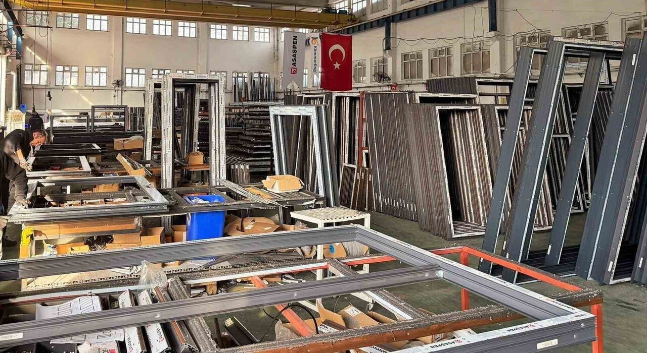 MAKİNE YATIRIMLARINI TAMAMLAYAN BURSALI ALVİN YAPI VE FERAH CEPHE, ÜRETİM KAPASİTESİNİ ÜÇ KAT...