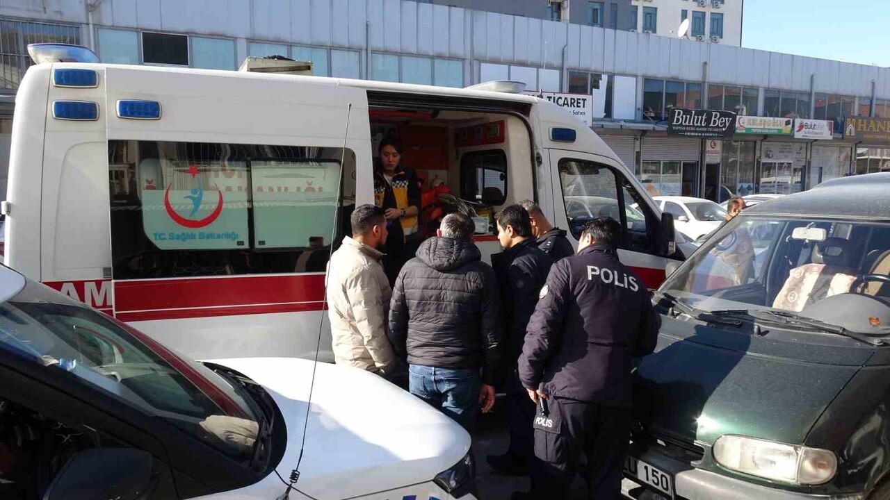 MALATYA'DA ALACAK VERECEK MESELESİ NEDENİYLE ÇIKAN SİLAHLI KAVGADA 2 KİŞİ YARALANDI.