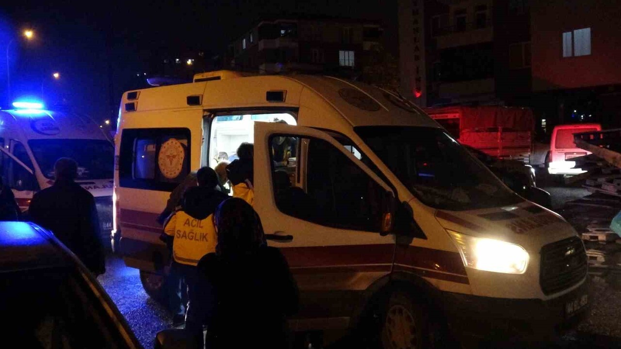 MALATYA'DA ÖZEL ARAÇLARIYLA GÖREVE GİTTİKLERİ SIRADA KAZA YAPAN BİRİ POLİS MEMURU DİĞERİ KOMİSER...