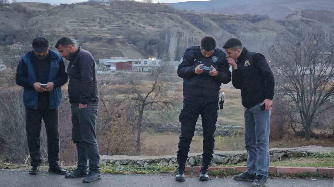 MALATYA'NIN DARENDE İLÇESİNDE SABAH SAATLERİNDEN İTİBAREN KENDİSİNDEN HABER ALINAMAYAN YAŞLI ADAM...