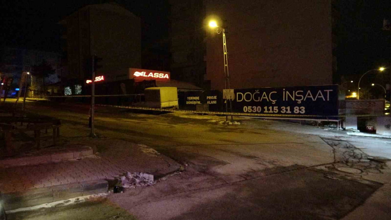 MALATYA’DA ŞÜPHELİ VALİZ FÜNYE İLE PATLATILDI