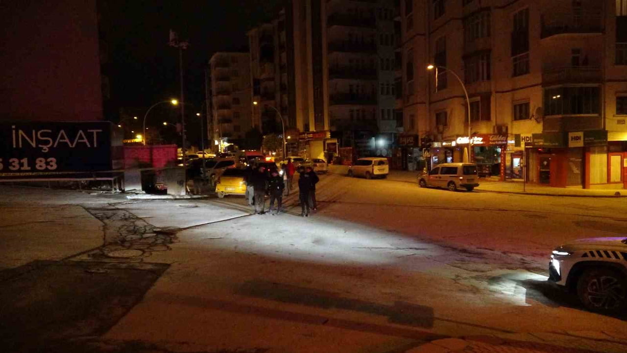 MALATYA’DA ŞÜPHELİ VALİZ FÜNYE İLE PATLATILDI